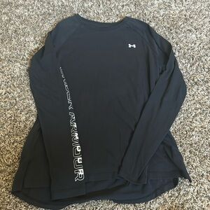 Women’s under armor long sleeve shirt. Size small